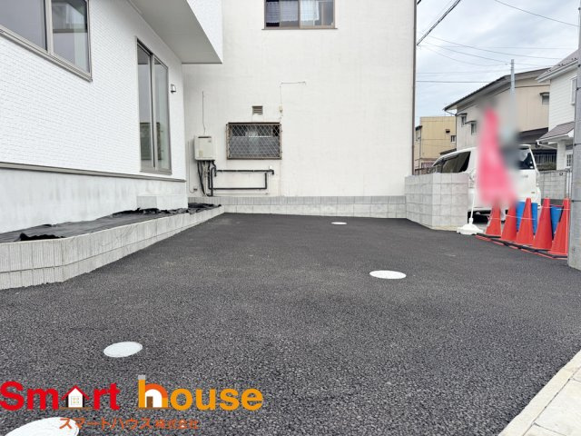 海老名市今里第8の駐車場|敷地内にカースペースを確保！お車の出入りもスムーズ♪
