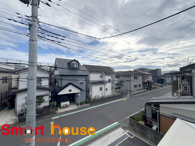 海老名市今里第8の展望|開放的なバルコニーは見晴らしもよく、太陽の温かな温もりをめいっぱい受け止めてくれます。太陽の光と爽やかな風を受けたお洗濯物はあっという間に乾き、取りこむ時には太陽の匂いを感じられそうですね。