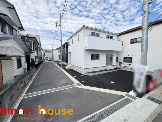 海老名市今里第8の前面道路含む現地写真|お住まいの前面道路が広いと駐車が楽になり、陽当たりも遮られないので明るく居心地の良いお家になります♪