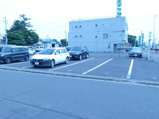 クロスフォレの駐車場