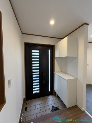 秦野市平沢　中古戸建の玄関