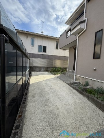 秦野市平沢　中古戸建の駐車場