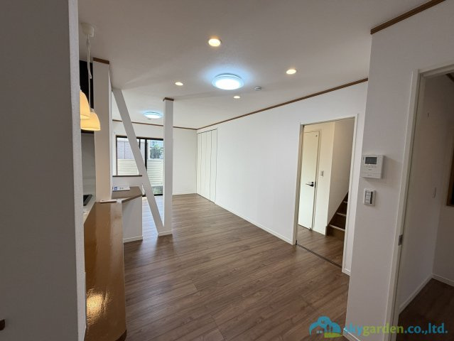 秦野市平沢　中古戸建の居間・リビング