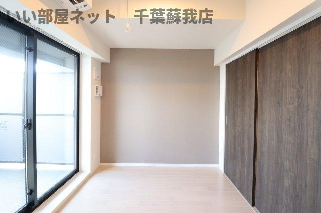Maderの寝室|広くて明るい寝室