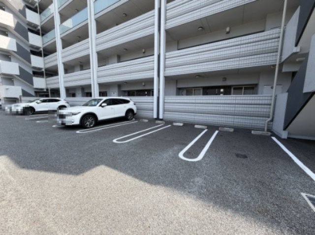 姫路市田寺東２丁目の中古マンションの駐車場