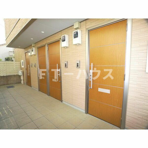 サンモール市川の玄関