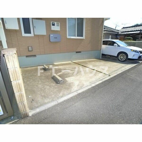 サンモール市川の駐車場