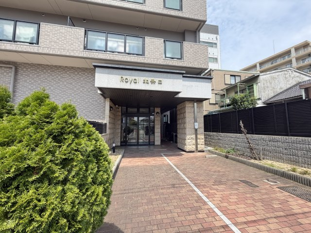 姫路市北条口４丁目の中古マンションのエントランス