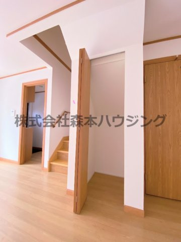 【収納】 | 　エクセルハイム | 階段下収納があります。