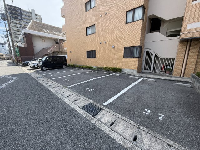 姫路市城東町野田の中古マンションの駐車場