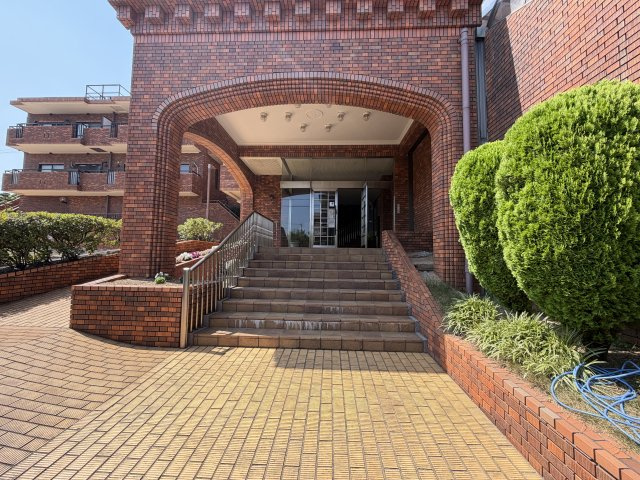 姫路市東辻井３丁目の中古マンションのエントランス