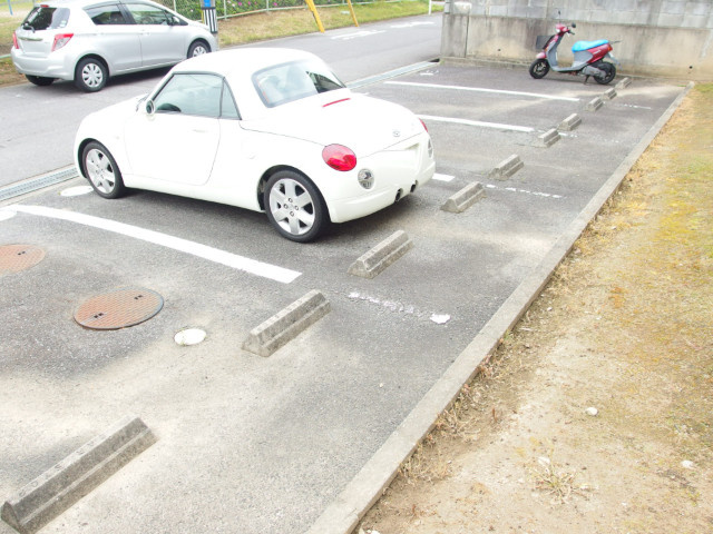 プラウディア光陽の駐車場