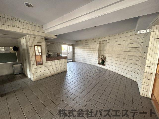 ロイヤルシャトー手柄南のエントランス