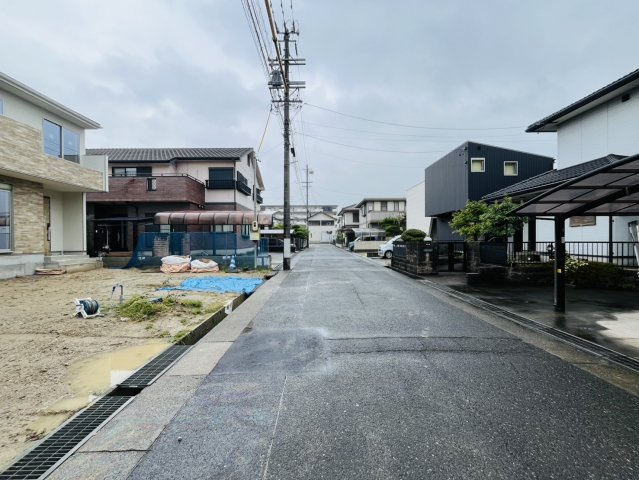 知多市つつじが丘三丁目9番4の一部『仲介手数料無料』新築一戸建て・建売の前面道路含む現地写真