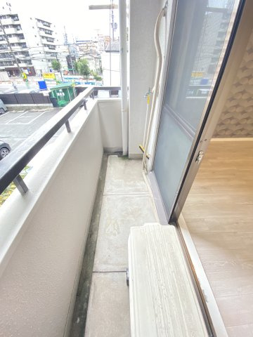 大阪市淀川区東三国５丁目の賃貸マンションのバルコニー