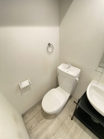 大阪市淀川区東三国５丁目の賃貸マンションのトイレ