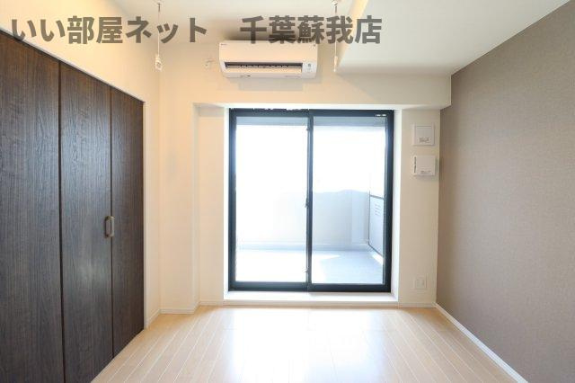 Maderの寝室|広くて明るい寝室