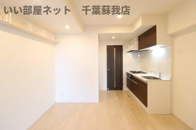 Maderの居間・リビング|こちらのリビングで趣味の時間をお楽しみください