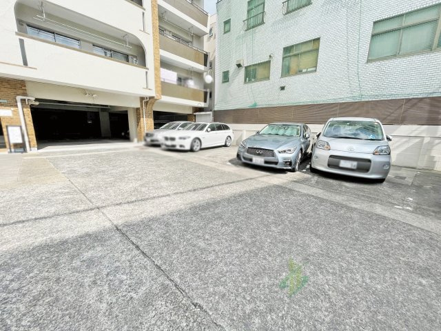 学芸大スカイスクレーパーの駐車場