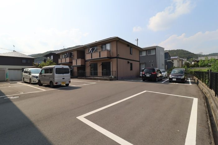 コンフォール翠　A棟の駐車場