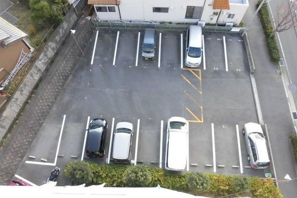 セレクト山之手の駐車場