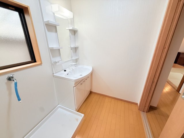 田辺市鮎川_中古戸建ての独立洗面台