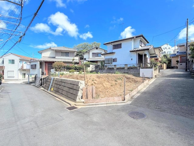 戸塚区上柏尾町　新築戸建ての前面道路含む現地写真|◆前面道路も幅員があり車の運転も安心！前面道路は閑静な住宅地。車通りの少ない道路です。お子様にも安心です。