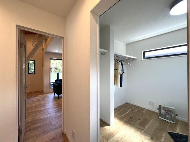 人気雑貨店ダルトンとコラボした家具照明付き戸建☆写真でもわかる！オシャレよね～♪愛車はシャッターガレージに入れて、なんならアウトドアグッズも保管しちゃったりして☆な【相模原市南区下溝】新築戸建の内装|内装は落ち着いています