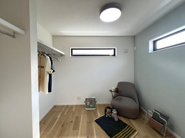 人気雑貨店ダルトンとコラボした家具照明付き戸建☆写真でもわかる！オシャレよね～♪愛車はシャッターガレージに入れて、なんならアウトドアグッズも保管しちゃったりして☆な【相模原市南区下溝】新築戸建の洋室|洋室です