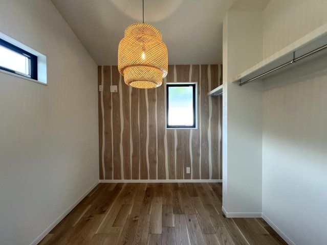 人気雑貨店ダルトンとコラボした家具照明付き戸建☆写真でもわかる！オシャレよね～♪愛車はシャッターガレージに入れて、なんならアウトドアグッズも保管しちゃったりして☆な【相模原市南区下溝】新築戸建の洋室|洋室です