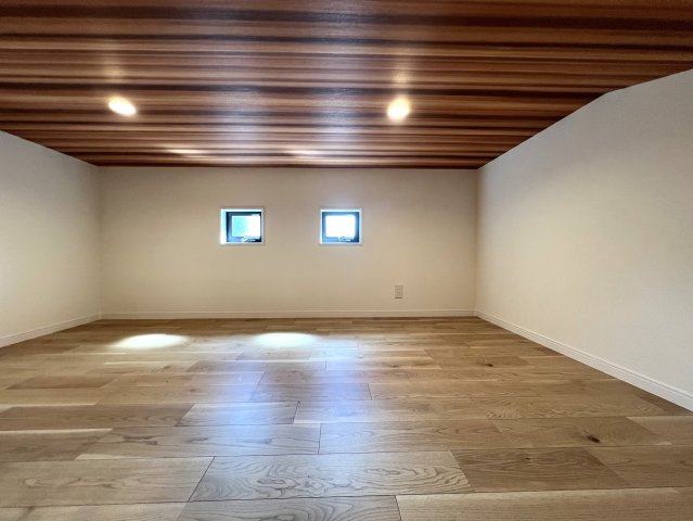 人気雑貨店ダルトンとコラボした家具照明付き戸建☆写真でもわかる！オシャレよね～♪愛車はシャッターガレージに入れて、なんならアウトドアグッズも保管しちゃったりして☆な【相模原市南区下溝】新築戸建の内装|明るい色調の室内です