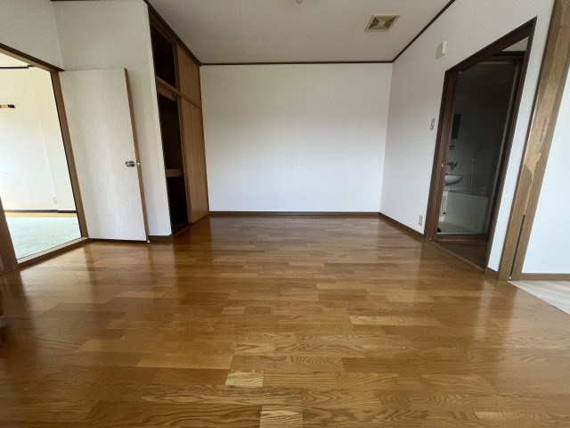 貝塚市麻生中アパートの居間・リビング