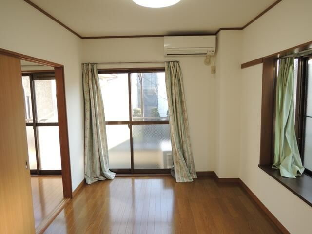 川崎市多摩区登戸新町の賃貸マンションの居間・リビング