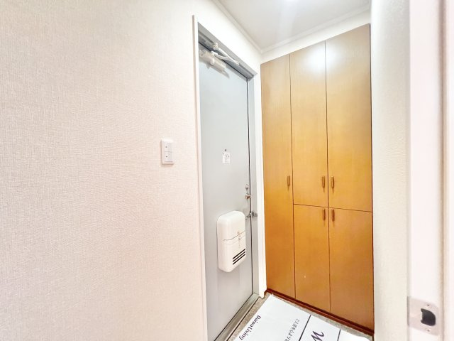カーサみつわ台 Hの玄関|明るい玄関です