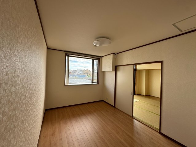 ハイツトミの洋室