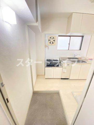 大阪市淀川区東三国５丁目の賃貸マンションの玄関