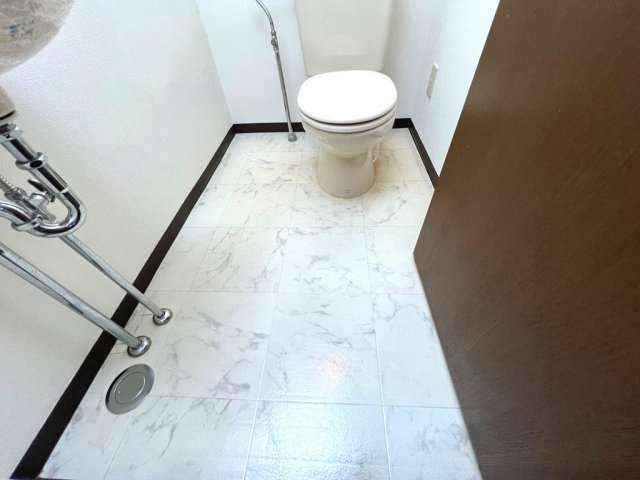 WEST COURT S棟のトイレ|イメージ（同建物内別部屋の写真です）