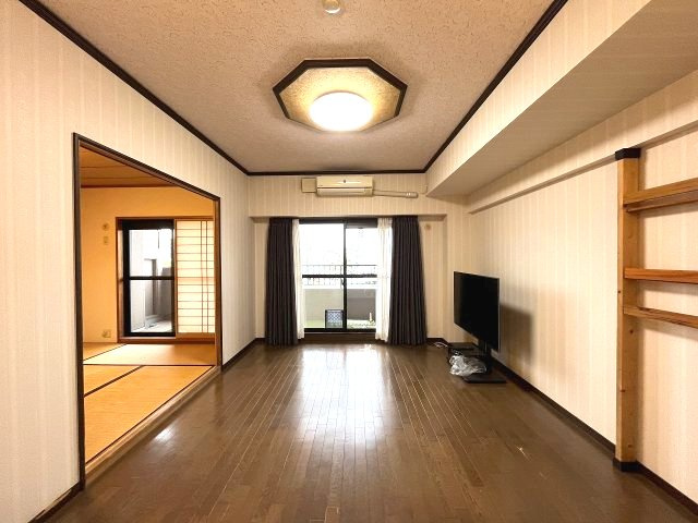 レインボー大府桃山 の居間・リビング|家族が集まりやすく、ゆったり快適に過ごせる住空間です！