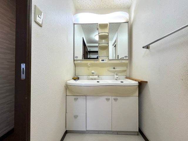 レインボー大府桃山 の独立洗面台|、ゆっくりと身だしなみを整えられます！