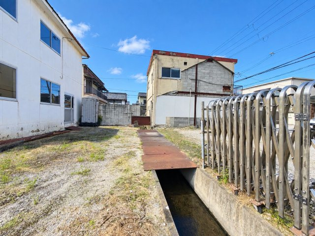 大和高田市曽大根　倉庫の外観