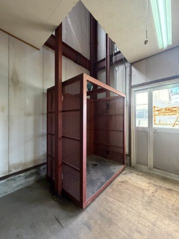 大和高田市曽大根　倉庫の外観