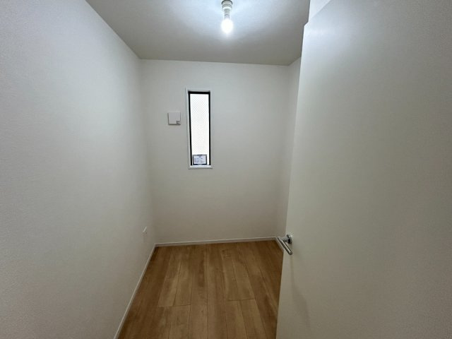 瑞穂区白砂町4期の内観：施工例|3階の納戸5.2帖：ウォークインクローゼットとは別に独立した収納。