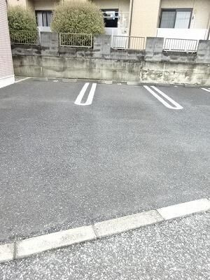 アーバンアイリスⅡの駐車場