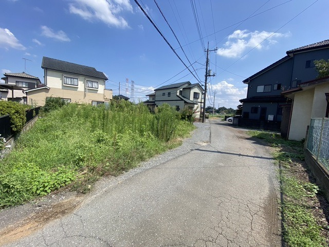 鶴ヶ島市町屋　売地の前面道路含む現地写真