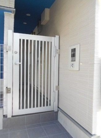 足立区竹の塚２丁目のアパートのエントランス