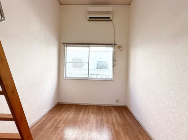 アリスの寝室