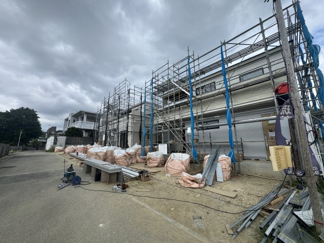 うるま市勝連南風原2期（全3棟）3号棟の前面道路含む現地写真|※南西側公道3.9m♪