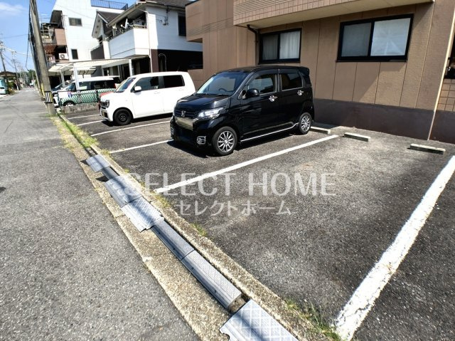 【駐車場】 | アスペン | 駐車場があるので、車を買う予定の方も安心です