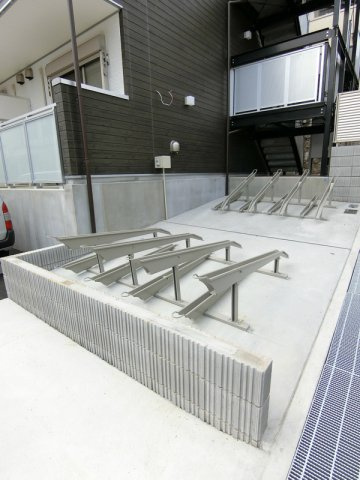 リブリ・新神戸の駐車場