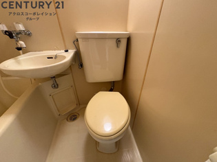 浴室内にトイレがあります☆